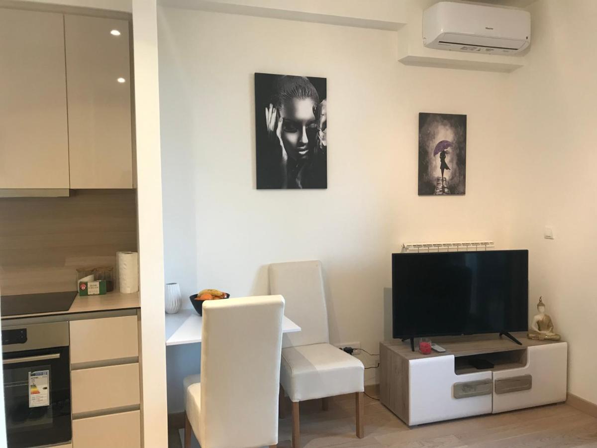 The Gates 705 Apartment Beograd Bagian luar foto